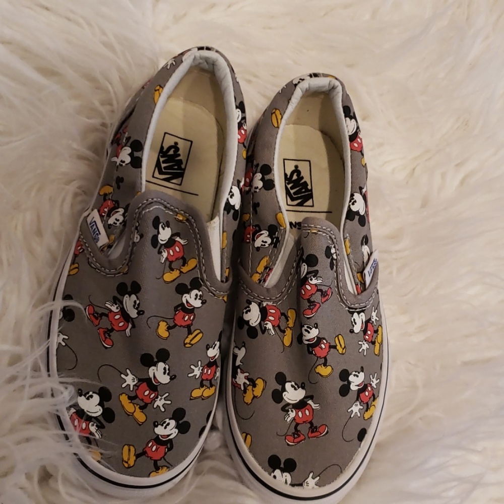 Vans tennis shoes